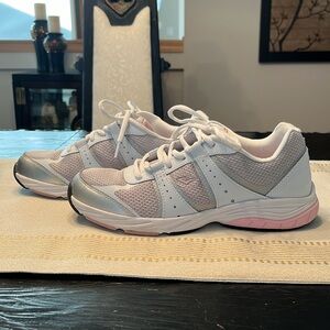 Everlast - Cute Sneakers - Gym Shoes - White, Silver and Pink - Size 10
